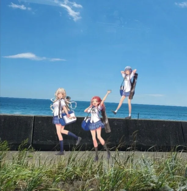 苫小牧の海辺の写真に、ありあ・羊・琉海の3人を重ねた一枚(多聞さん作)